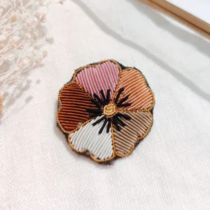Broche brodée fleur en couleurs