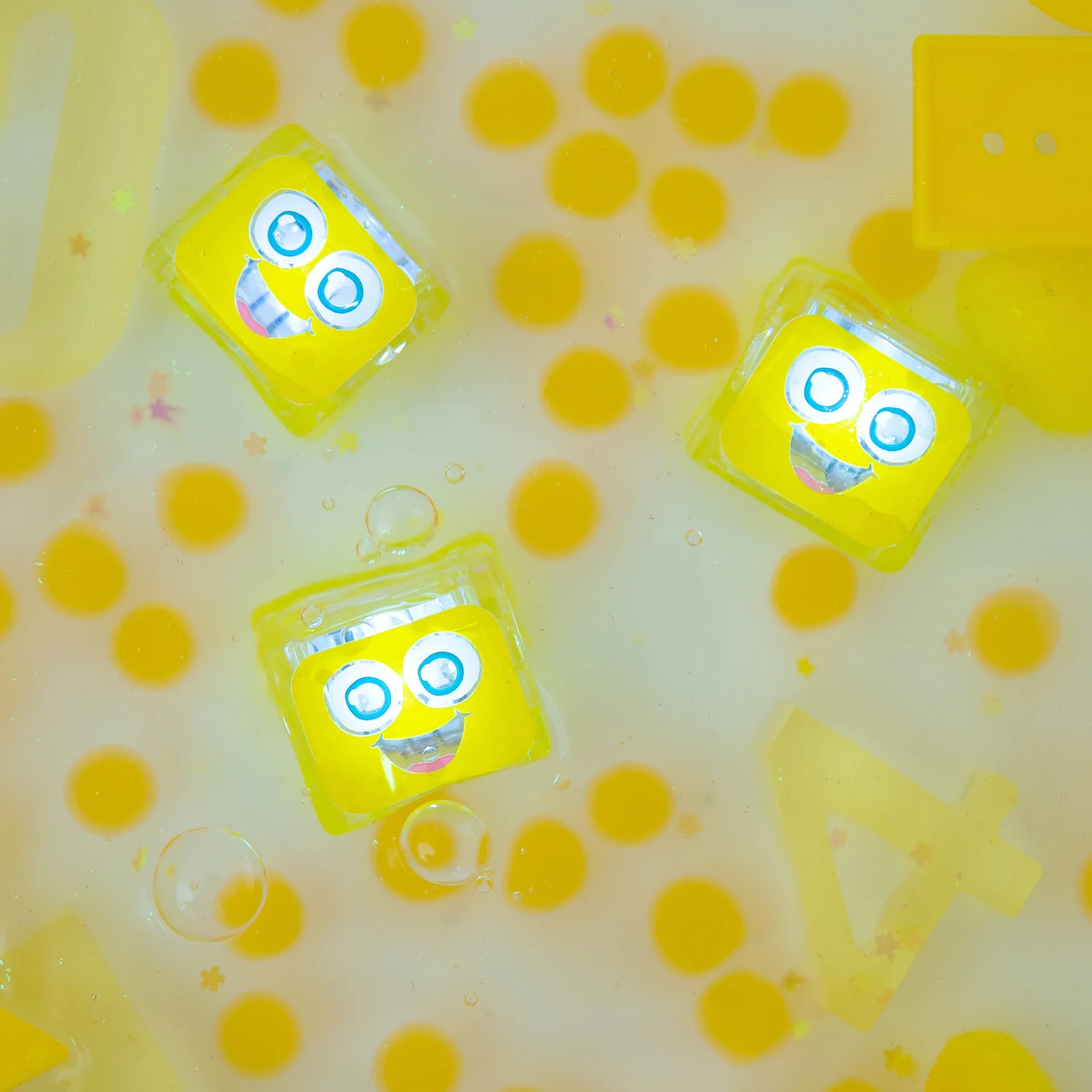 Cubes lumineux pour le bain jaune – Image 3